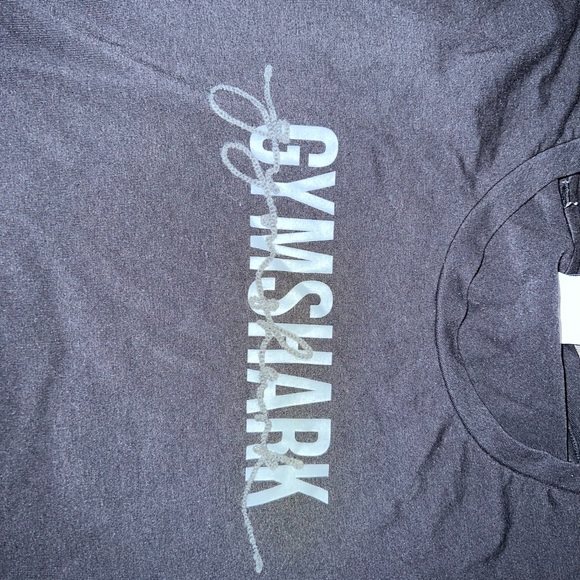 Gymshark Logo Shirt - Picture 2 of 4